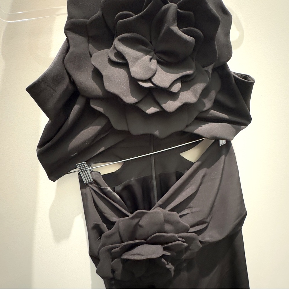 Lovers and Friends Artemis Flower Cut Out Gown in Black Size Large - Picture 3 of 15